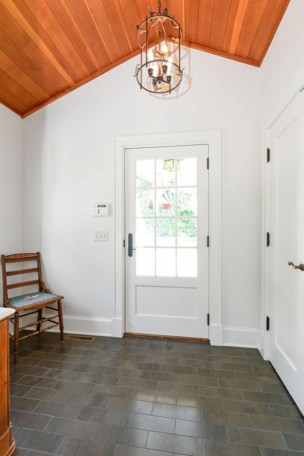 26-web-or-mls-153 Lakeview Ln 026Full.jpg