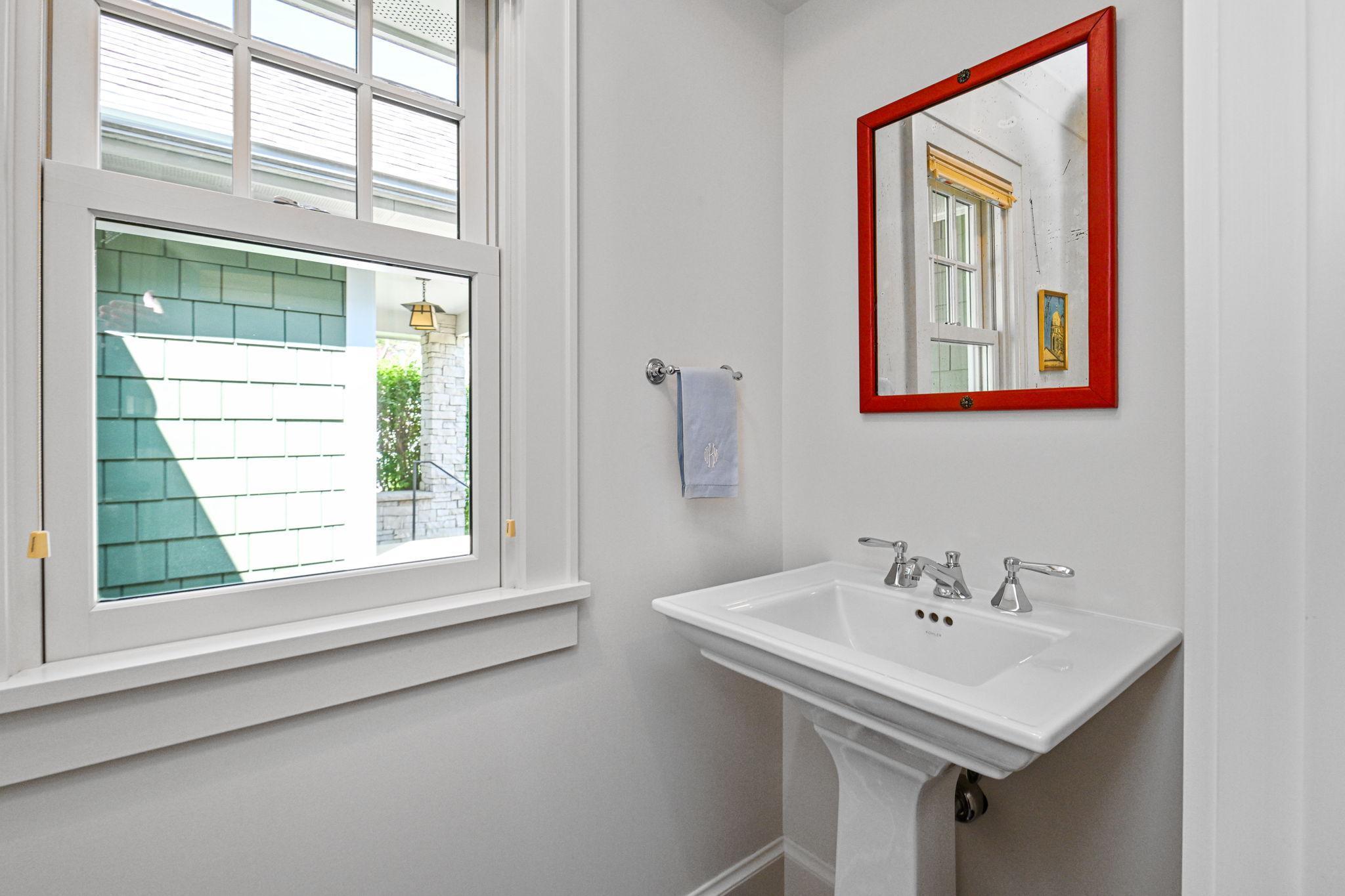 27-web-or-mls-153 Lakeview Ln 027Full.jpg