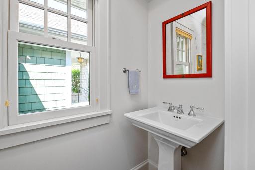 27-web-or-mls-153 Lakeview Ln 027Full.jpg