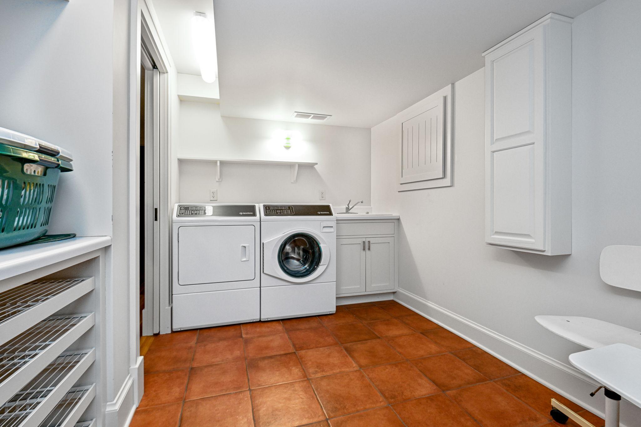 47-web-or-mls-153 Lakeview Ln 047Full.jpg