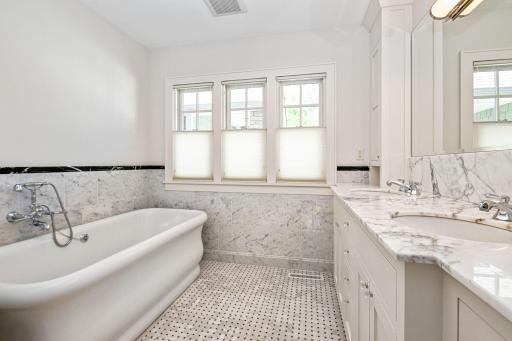 30-web-or-mls-153 Lakeview Ln 030Full.jpg