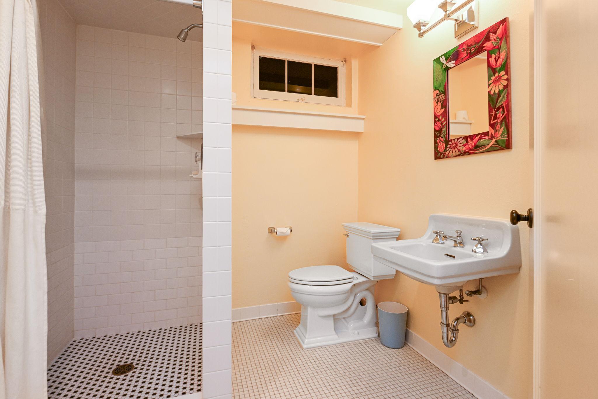 46-web-or-mls-153 Lakeview Ln 046Full.jpg