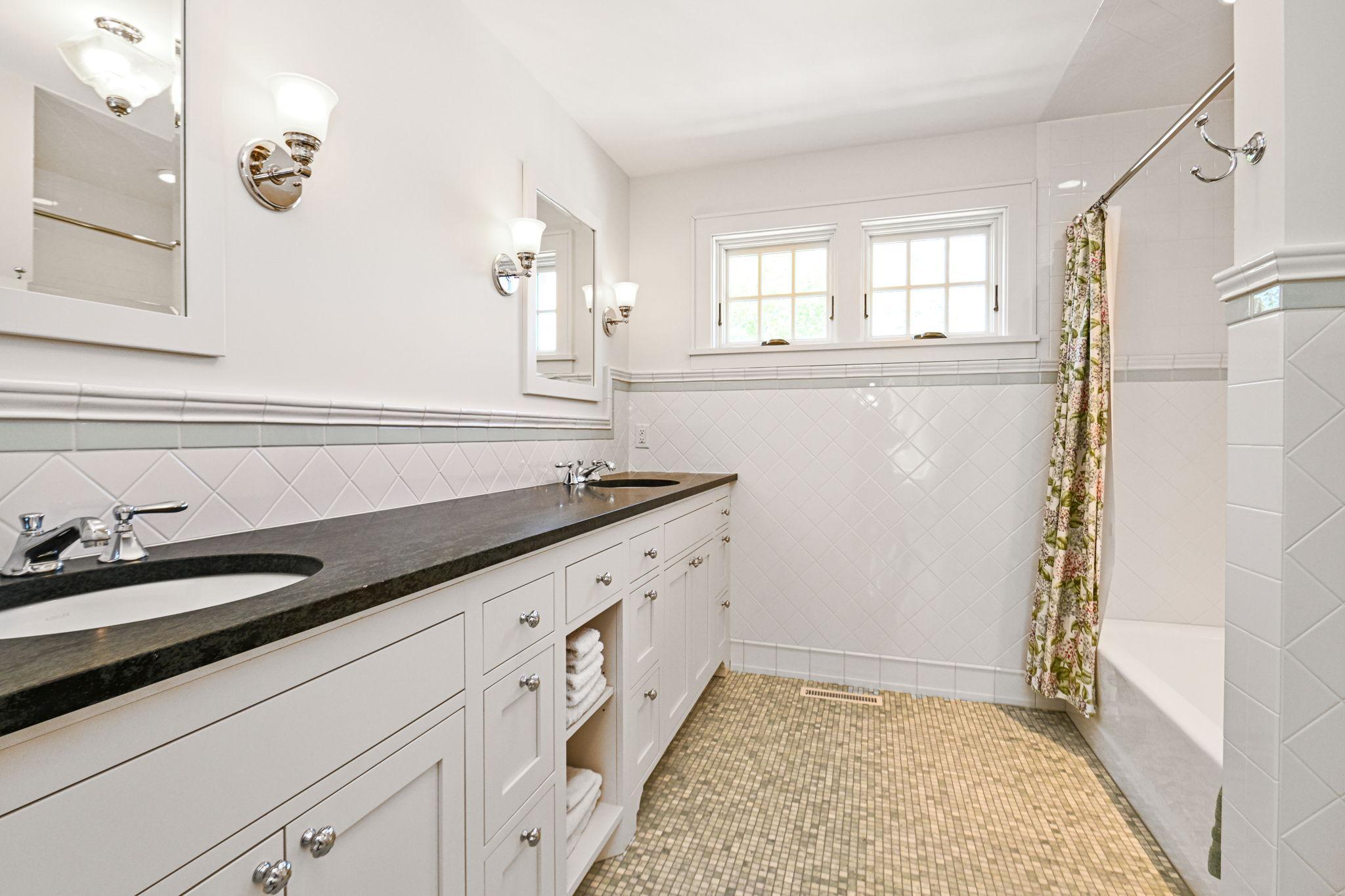 39-web-or-mls-153 Lakeview Ln 039Full.jpg