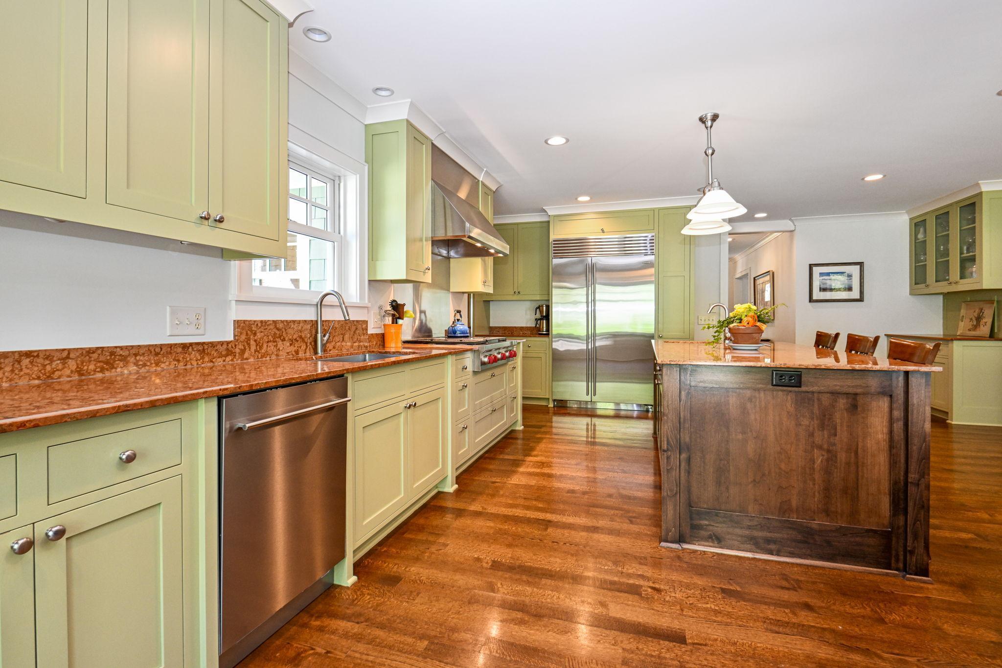 12-web-or-mls-153 Lakeview Ln 012Full.jpg