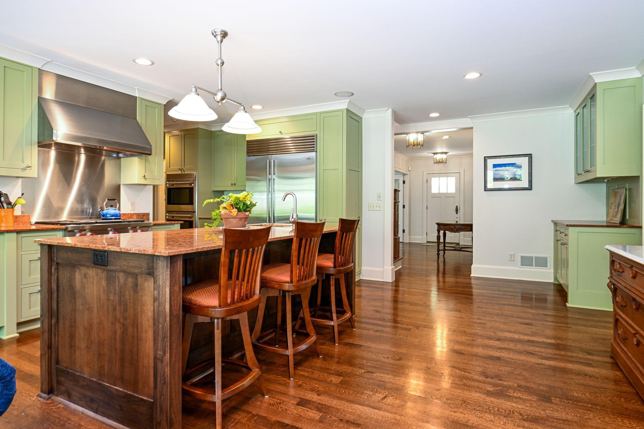 19-web-or-mls-153 Lakeview Ln 019Full.jpg