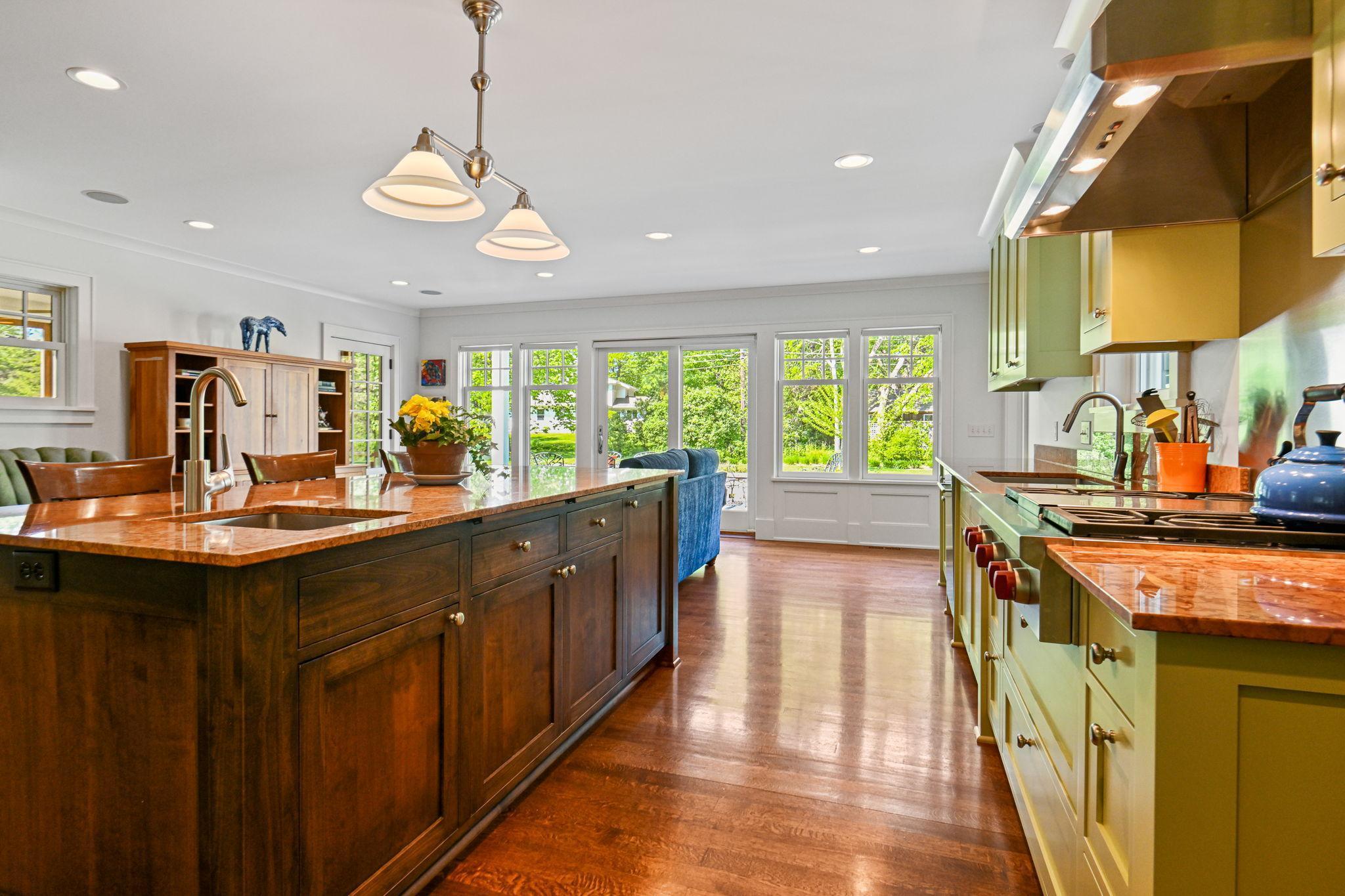 15-web-or-mls-153 Lakeview Ln 015Full.jpg