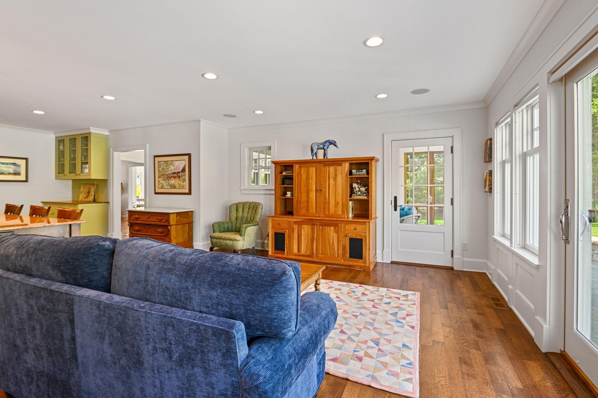 22-web-or-mls-153 Lakeview Ln 022Full.jpg