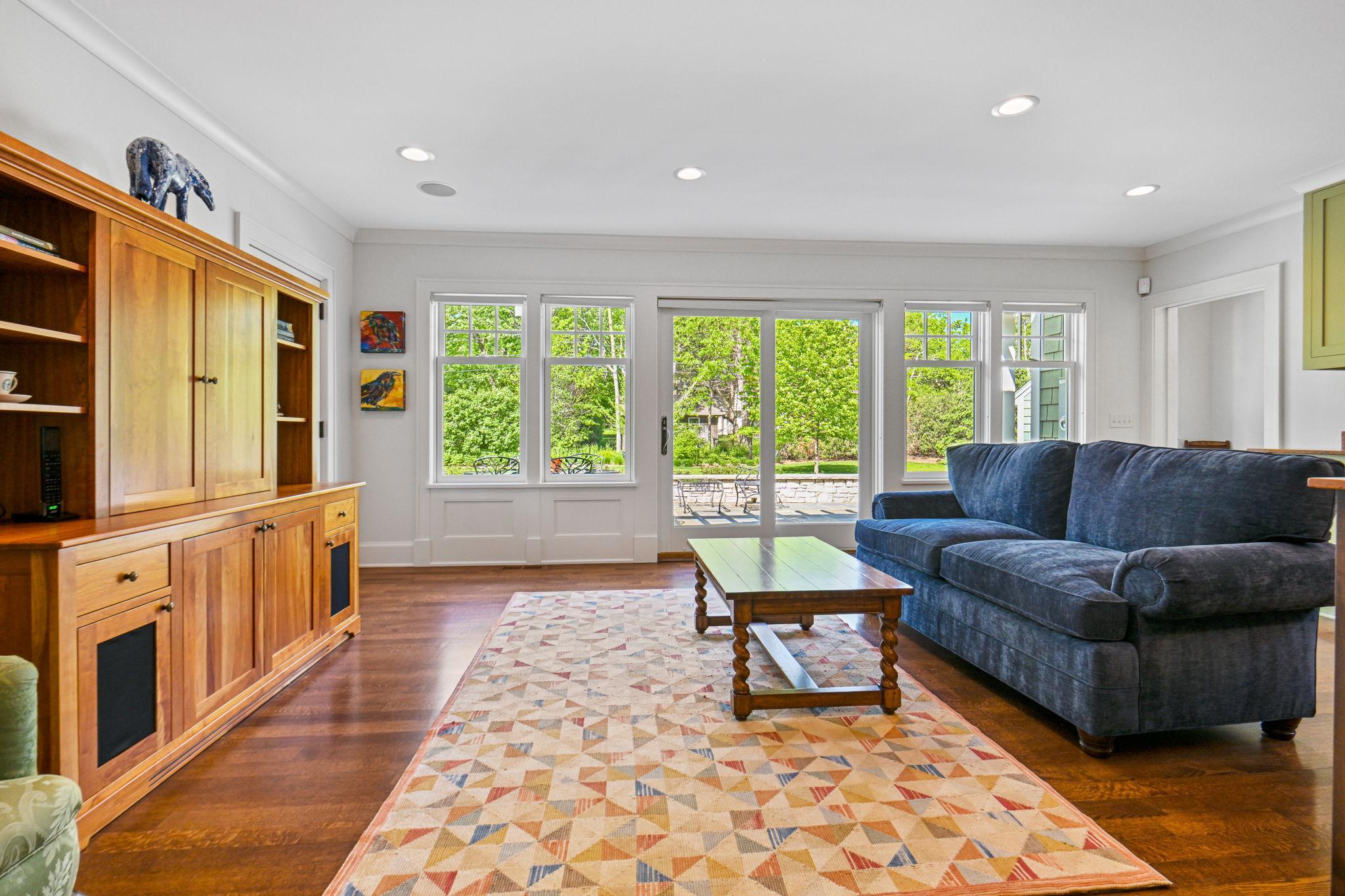 21-web-or-mls-153 Lakeview Ln 021Full.jpg