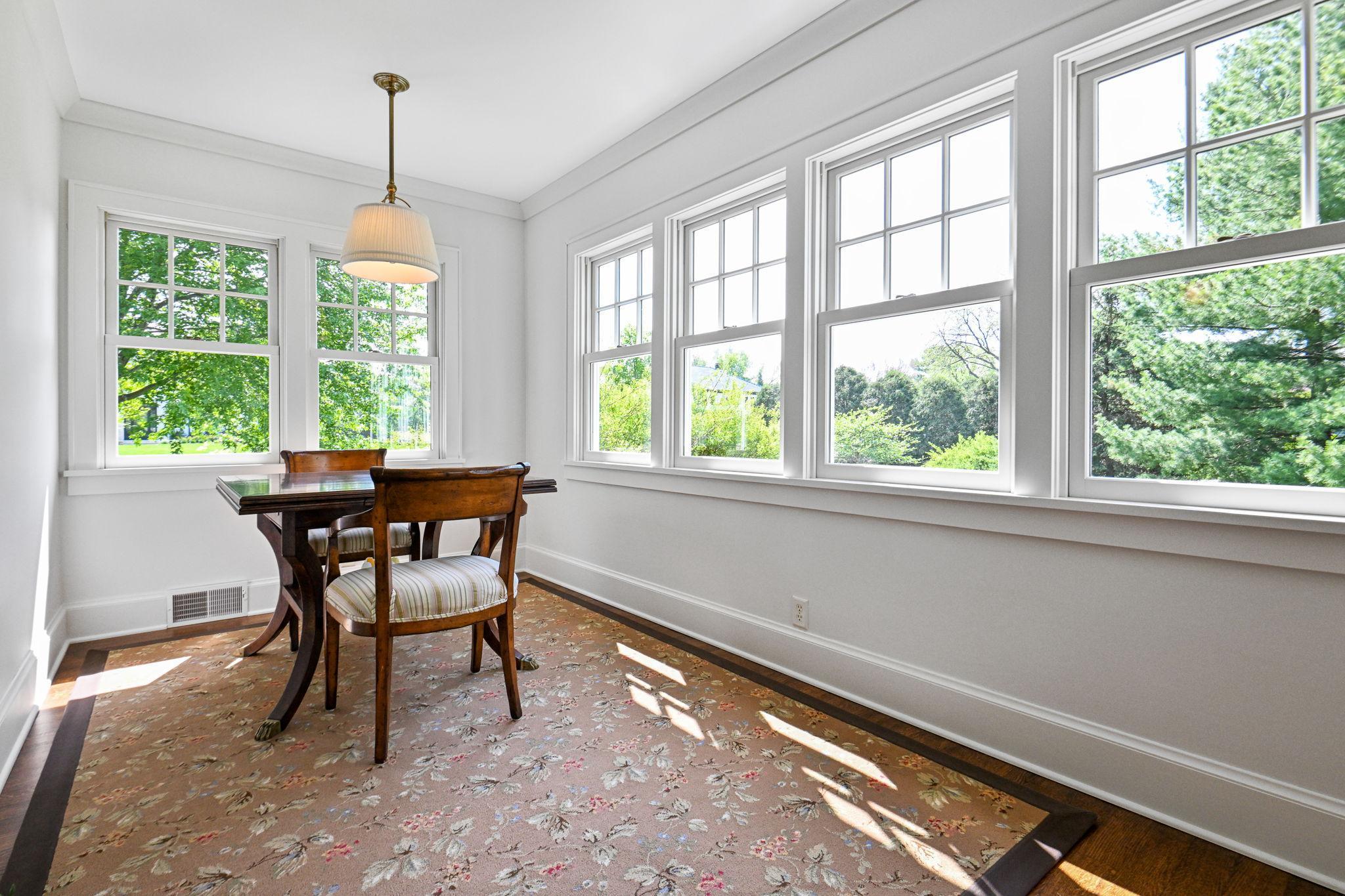 9-web-or-mls-153 Lakeview Ln 009Full.jpg