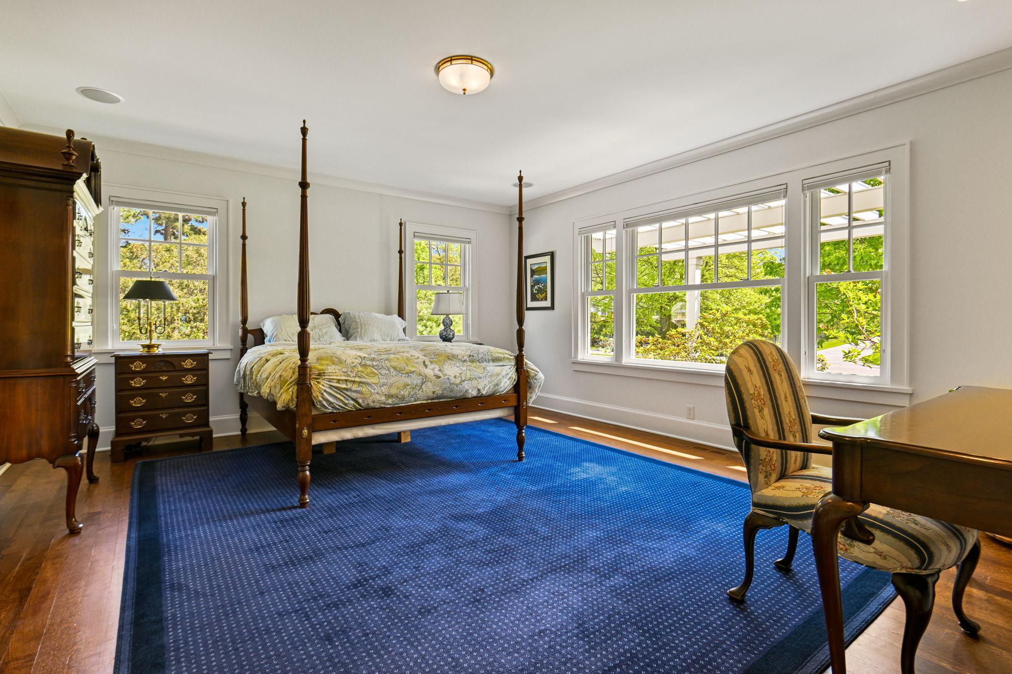 28-web-or-mls-153 Lakeview Ln 028Full.jpg