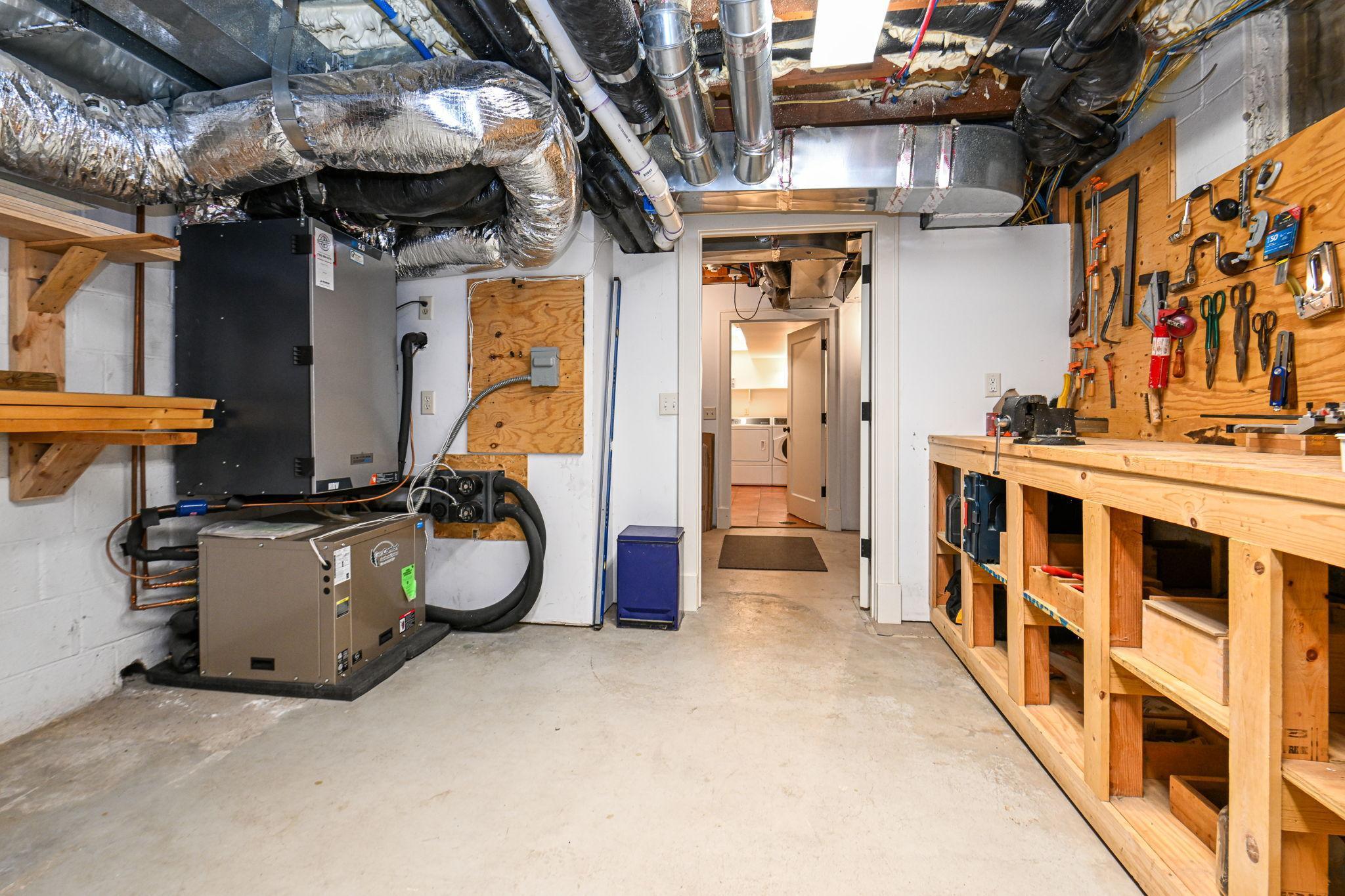 48-web-or-mls-153 Lakeview Ln 048Full.jpg