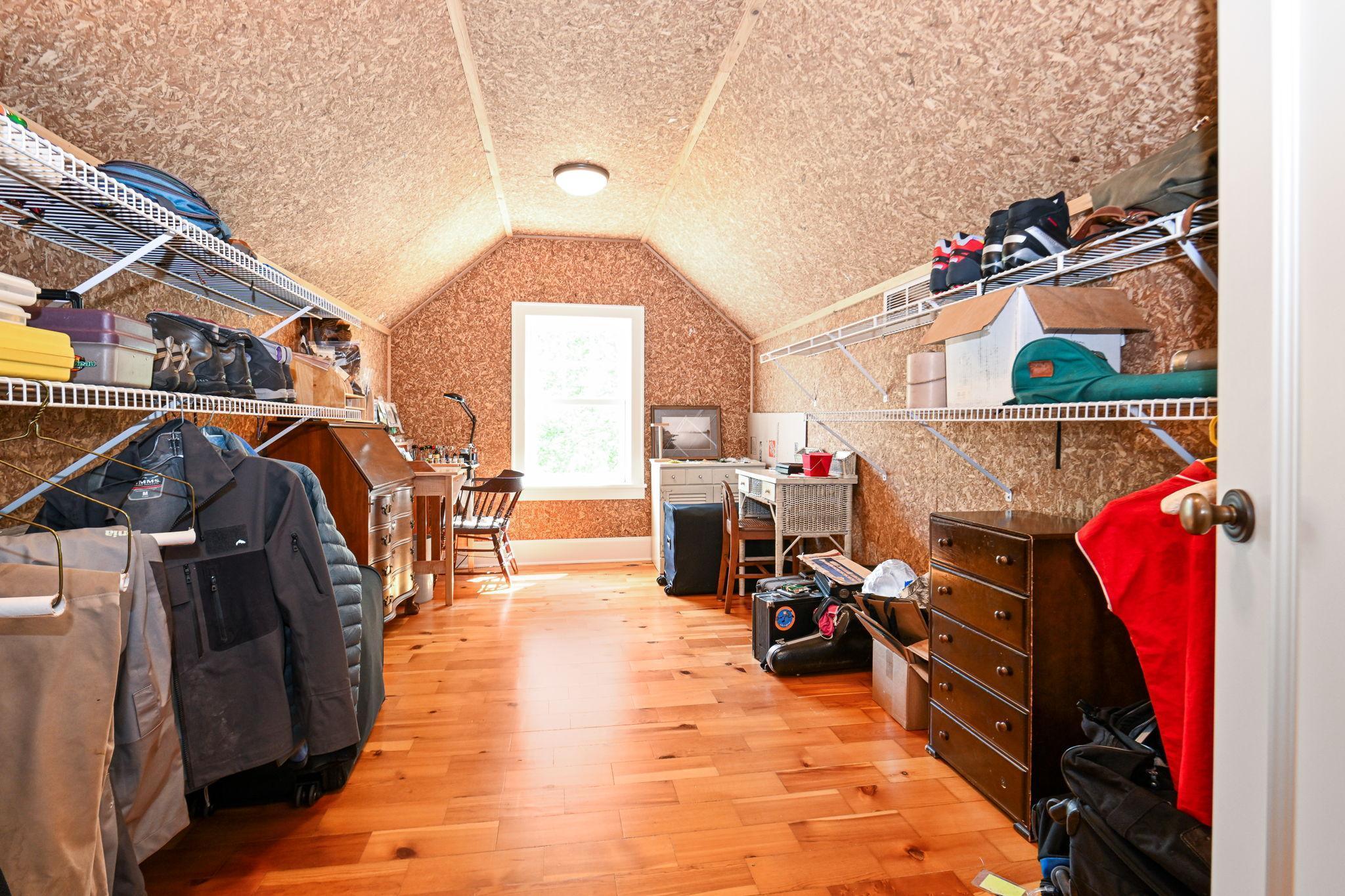 38-web-or-mls-153 Lakeview Ln 038Full.jpg