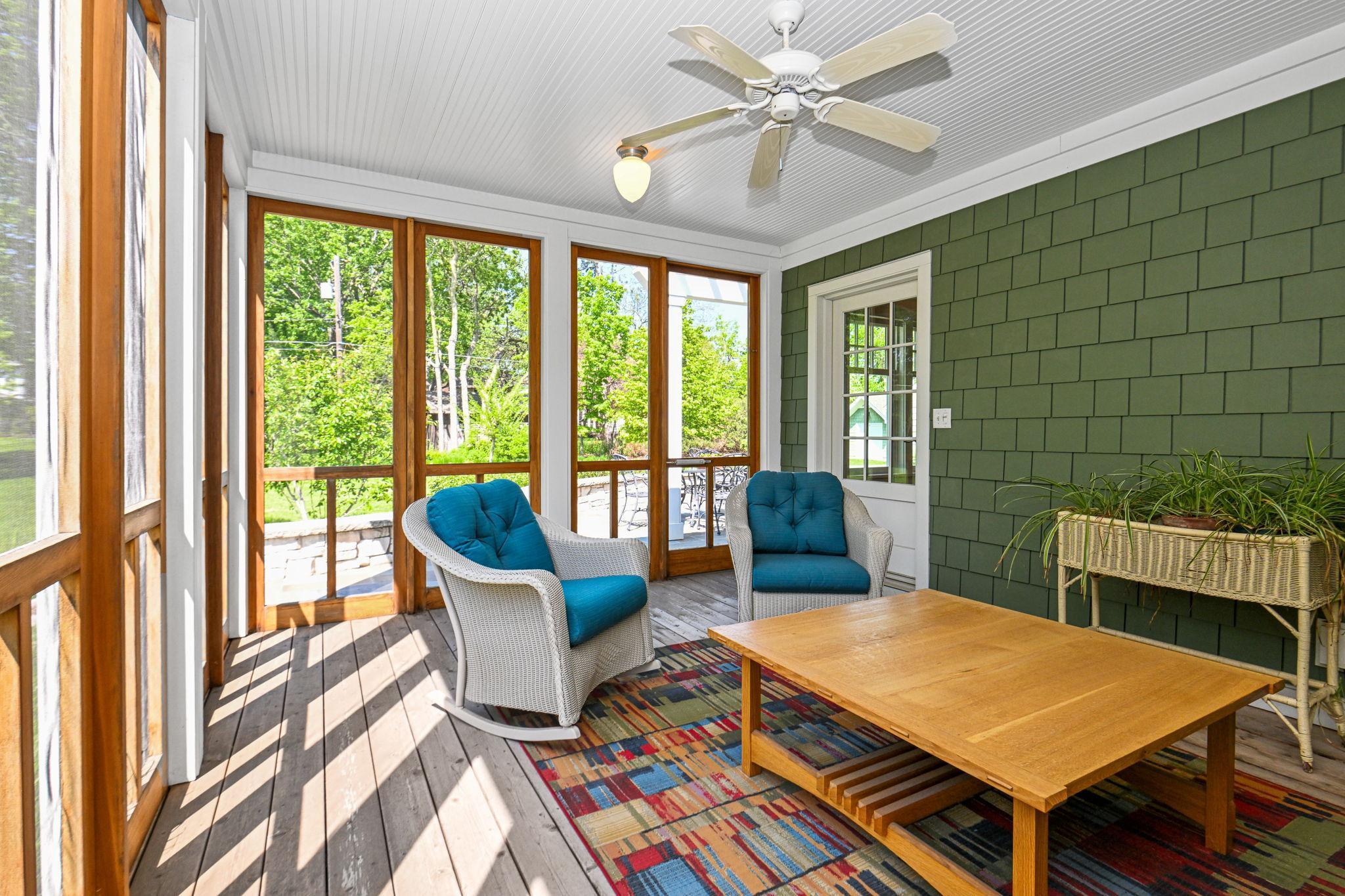 24-web-or-mls-153 Lakeview Ln 024Full.jpg