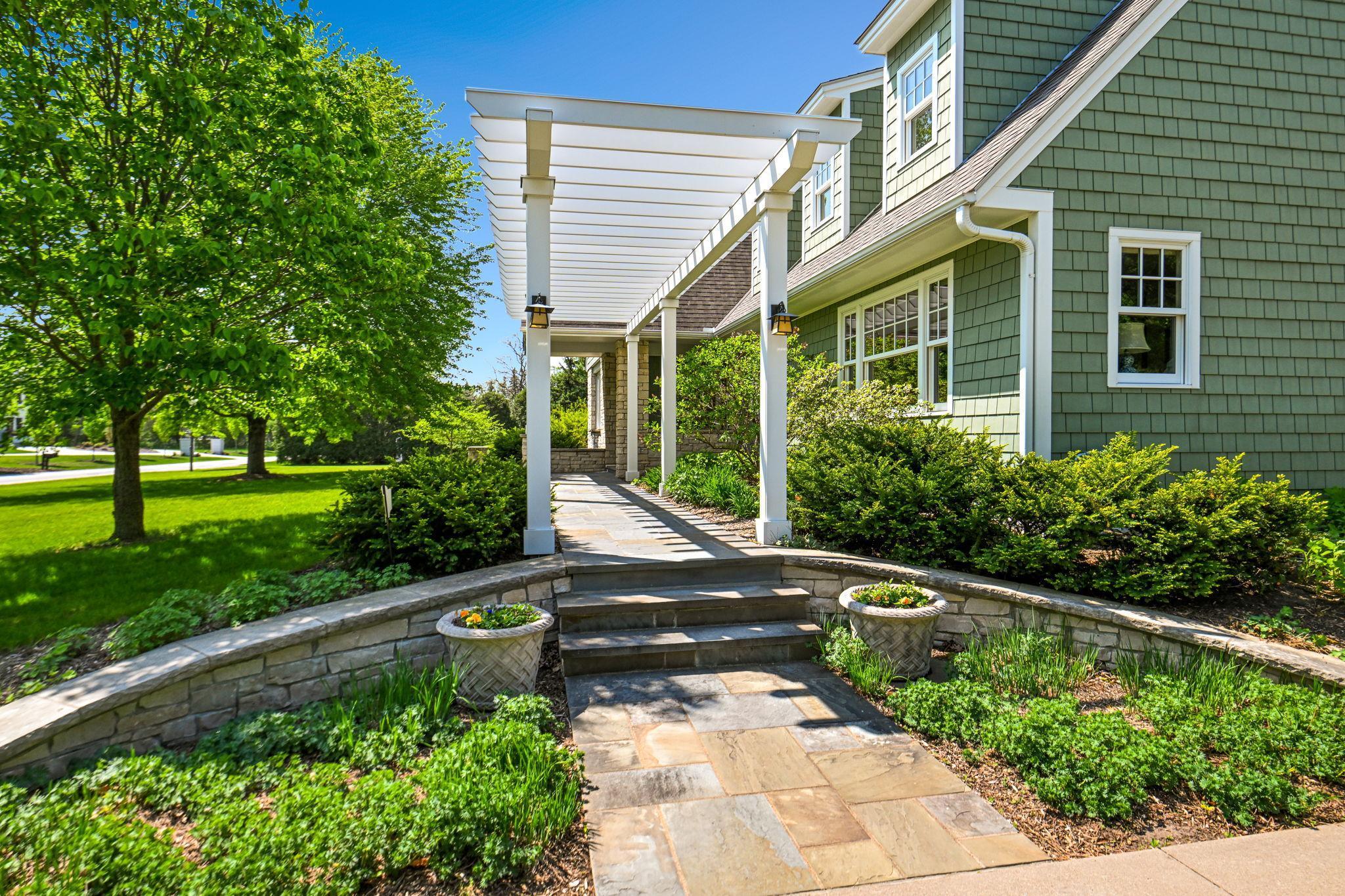 2-web-or-mls-153 Lakeview Ln 002Full.jpg