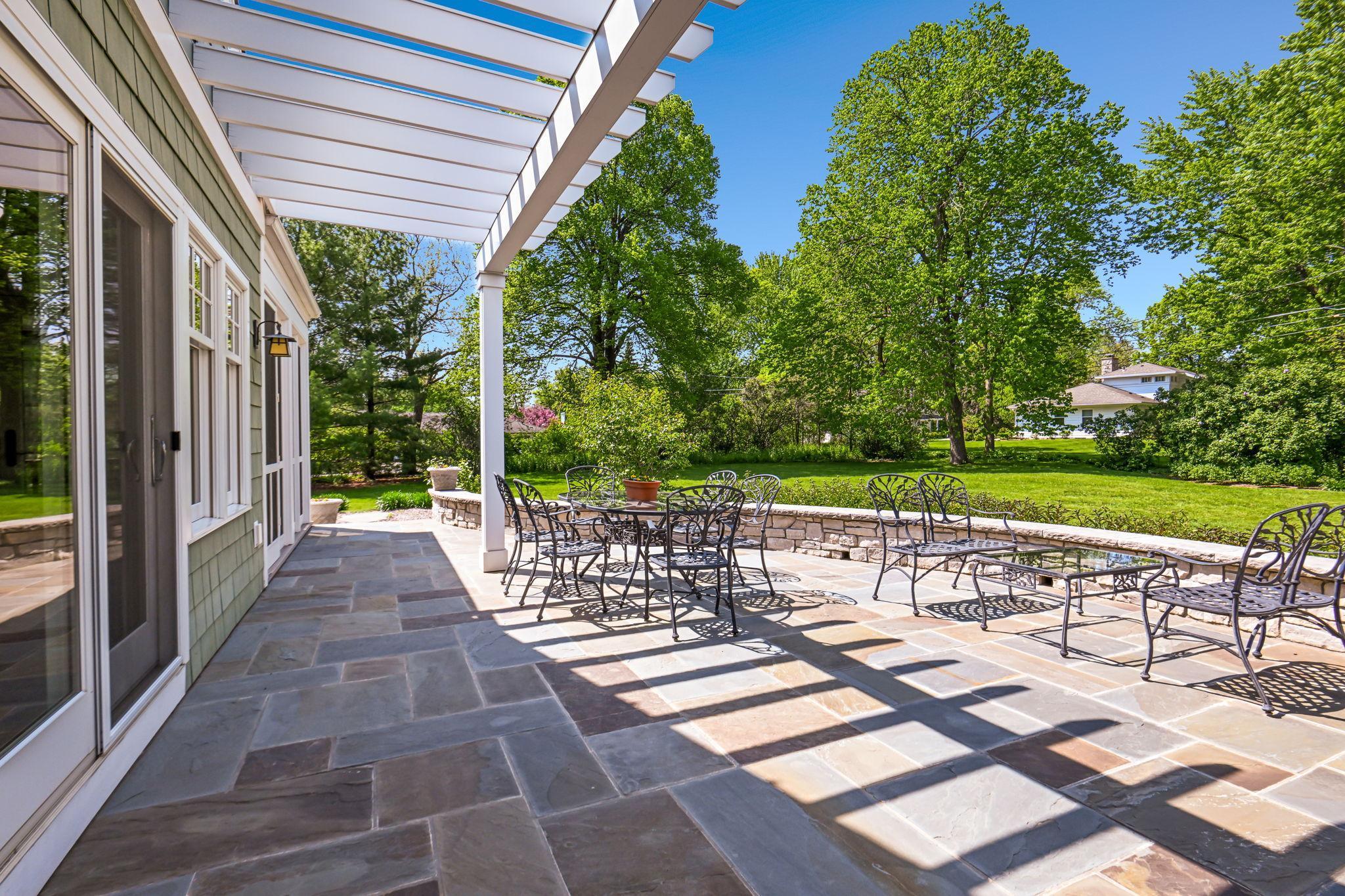 52-web-or-mls-153 Lakeview Ln 052Full.jpg