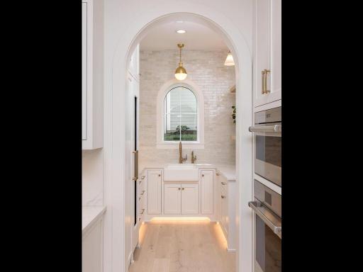 14500 Shady Beach Trail NE Prior Lake MN 55372 USA-011-021-Butlers Pantry-MLS_Size.jpg