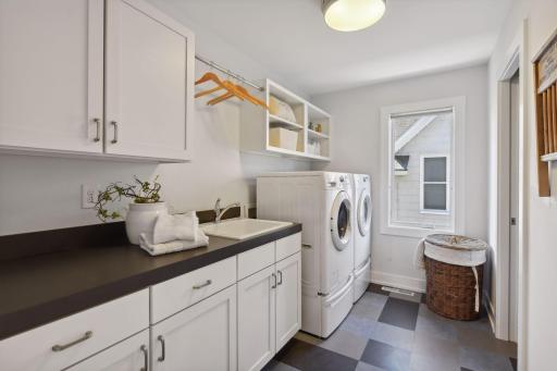 Laundry room upper lvl has access directly into owner's walk-in closet