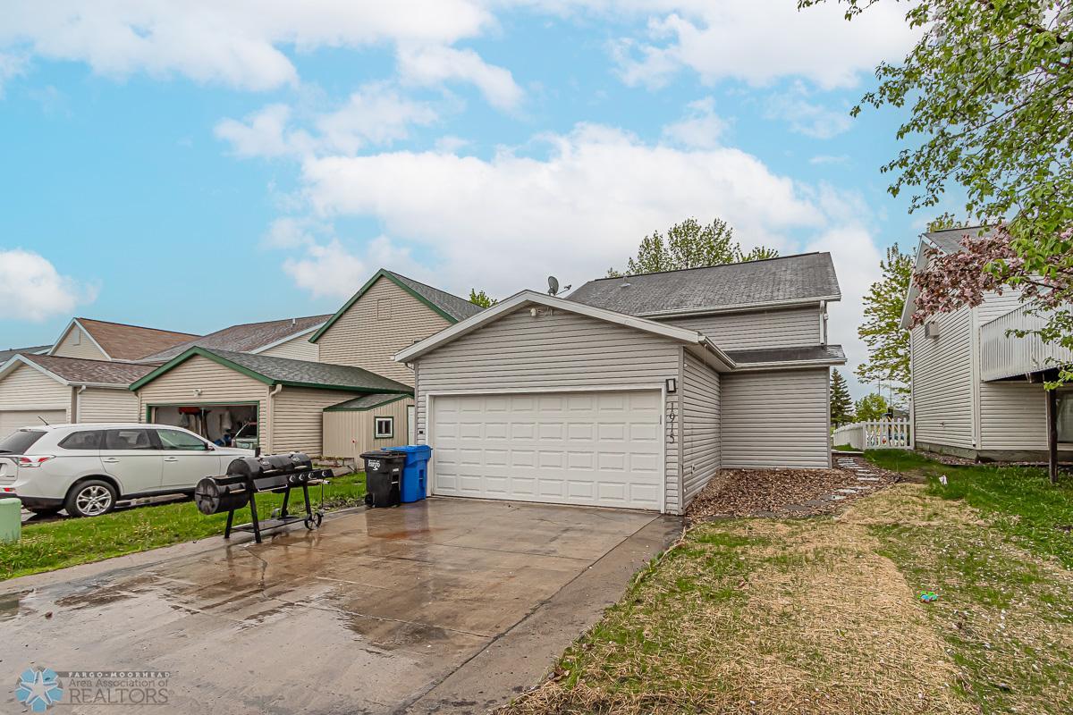 1915 58th Ave S, Fargo, ND 58104-01.jpg