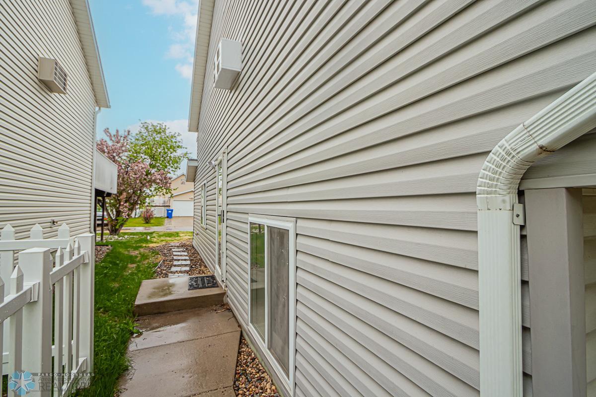 1915 58th Ave S, Fargo, ND 58104-22.jpg