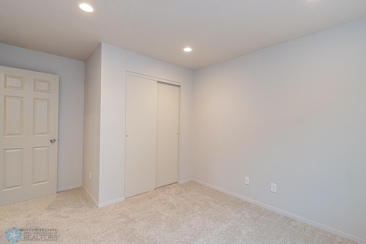 1915 58th Ave S, Fargo, ND 58104-17.jpg
