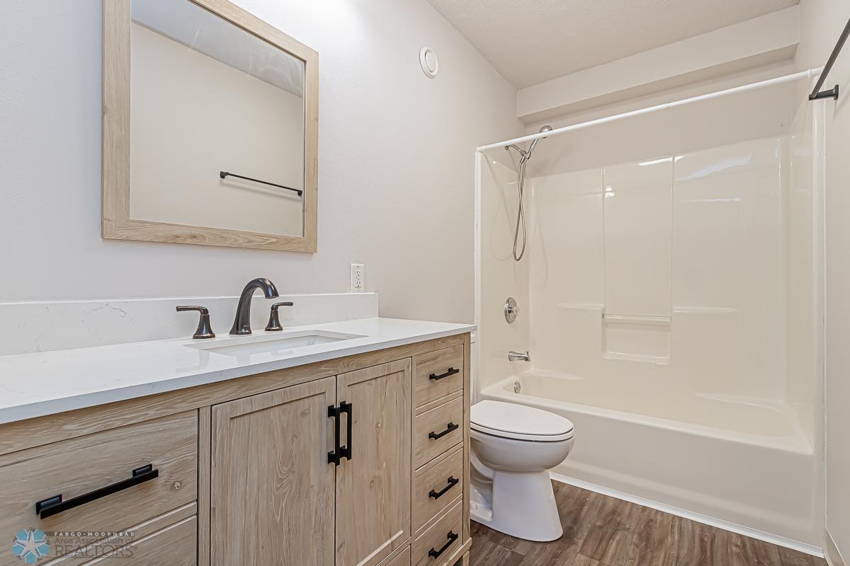 1915 58th Ave S, Fargo, ND 58104-11.jpg