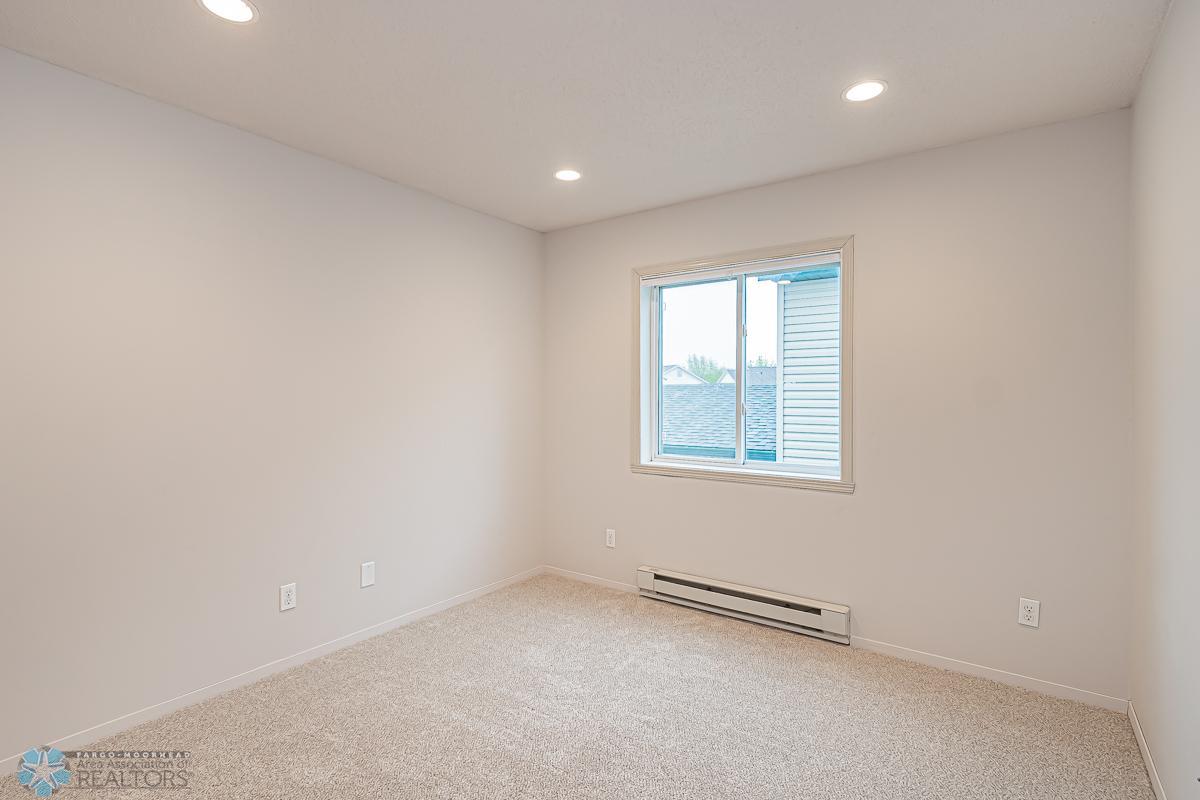 1915 58th Ave S, Fargo, ND 58104-16.jpg