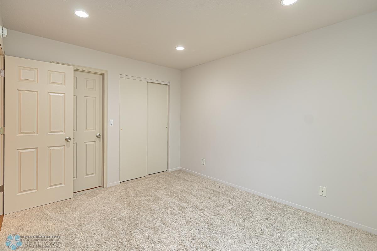 1915 58th Ave S, Fargo, ND 58104-15.jpg