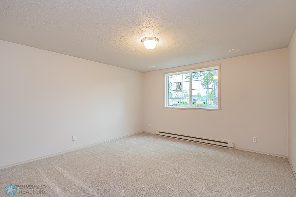 1915 58th Ave S, Fargo, ND 58104-07.jpg