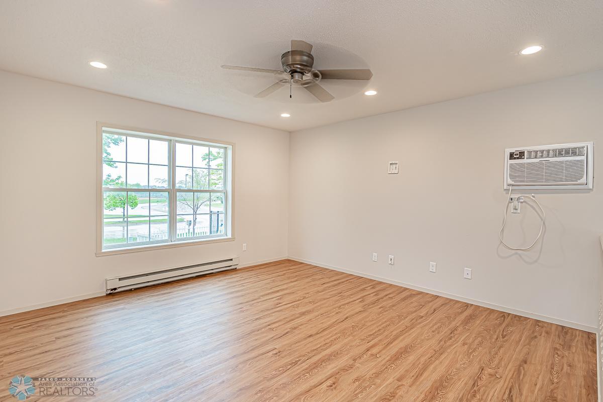 1915 58th Ave S, Fargo, ND 58104-12.jpg