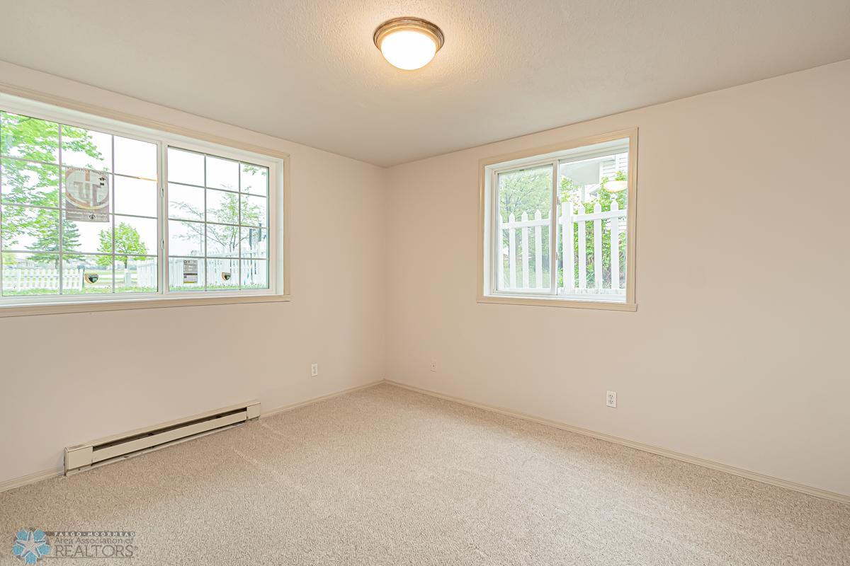 1915 58th Ave S, Fargo, ND 58104-09.jpg