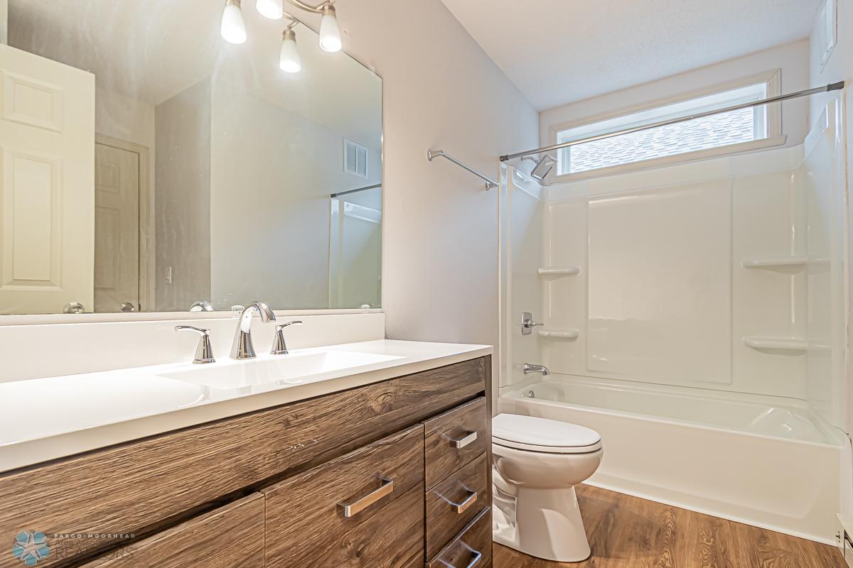 1915 58th Ave S, Fargo, ND 58104-18.jpg