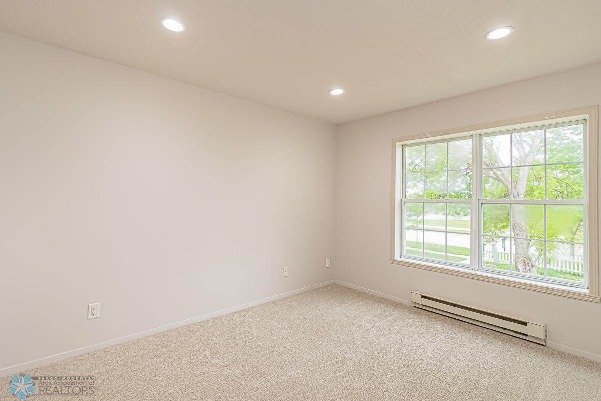 1915 58th Ave S, Fargo, ND 58104-14.jpg