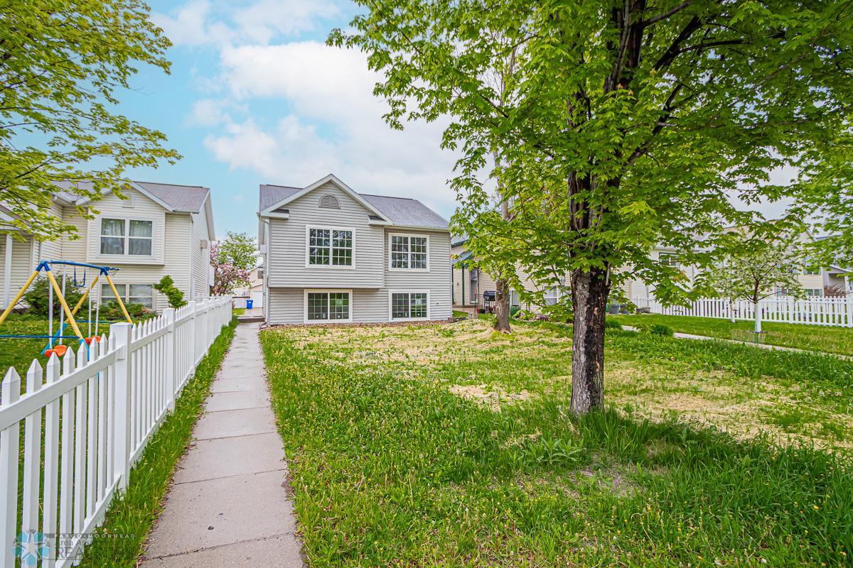 1915 58th Ave S, Fargo, ND 58104-23.jpg