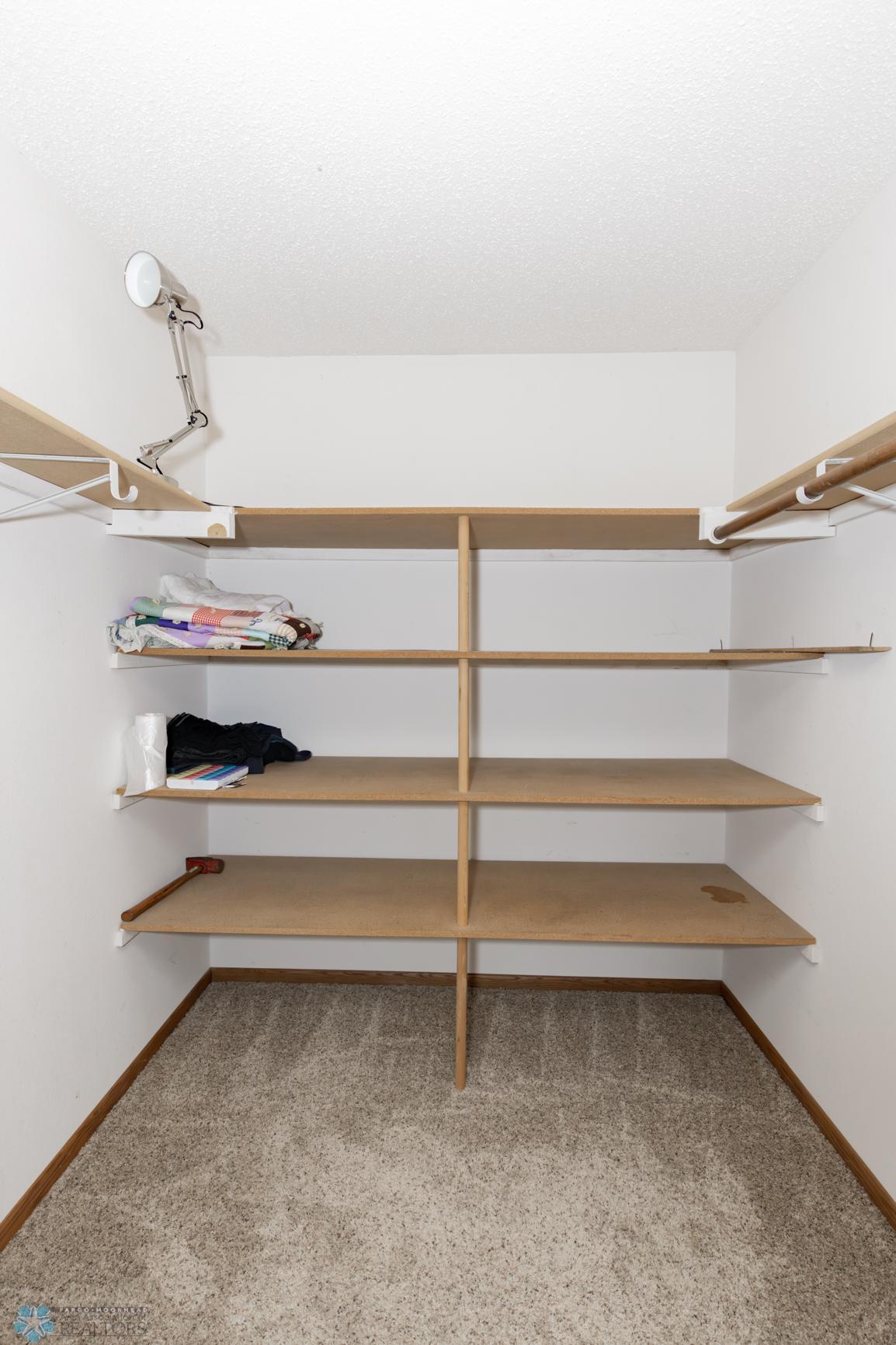 Closet in BR 2