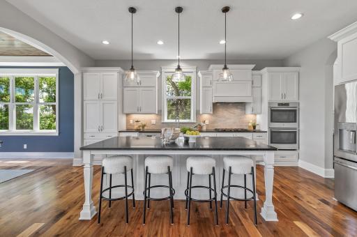 2582 Holy Name Drive, Wayzata, MN 55391