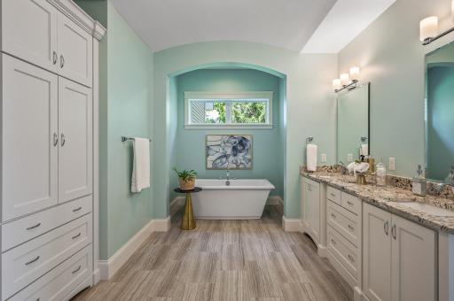 2582 Holy Name Drive, Wayzata, MN 55391