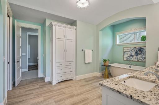 2582 Holy Name Drive, Wayzata, MN 55391