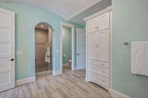 2582 Holy Name Drive, Wayzata, MN 55391