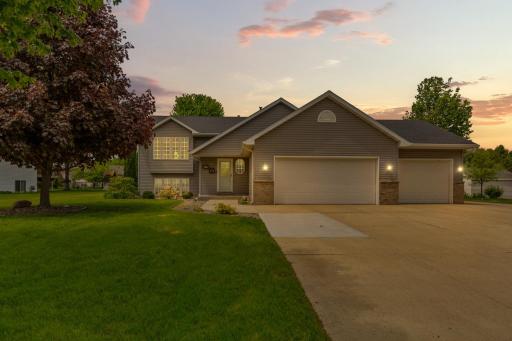 1960 Sunlight Avenue SE, Owatonna, MN 55060