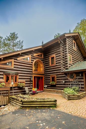 Log home custom built in 1997 with many owner updates