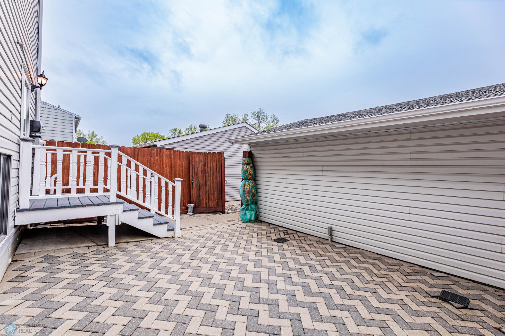 FRONT PAVERSTONE PATIO