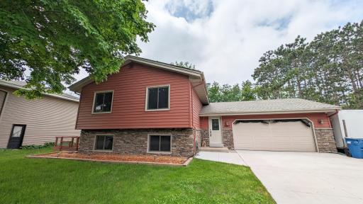 Welcome HOME to this Vadnais Heights charmer!