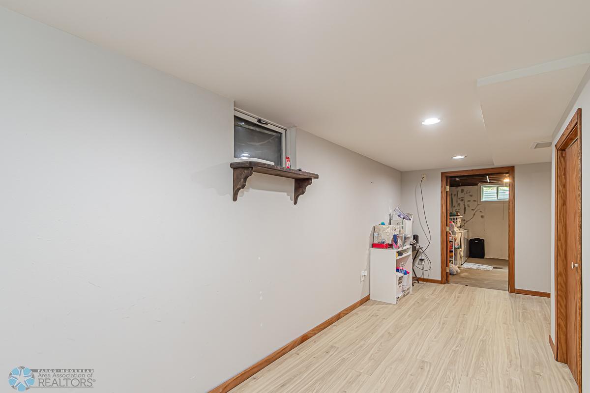 1626 17th St S, Fargo, ND 58103-29.jpg