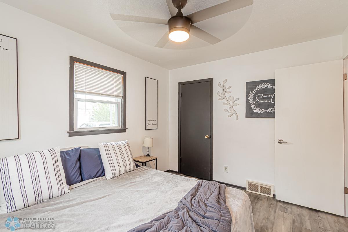 1626 17th St S, Fargo, ND 58103-06.jpg