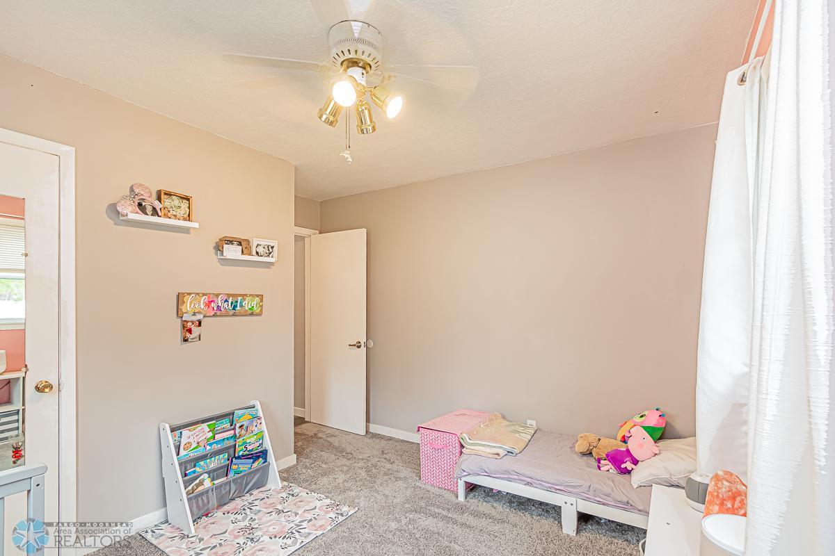 1626 17th St S, Fargo, ND 58103-08.jpg