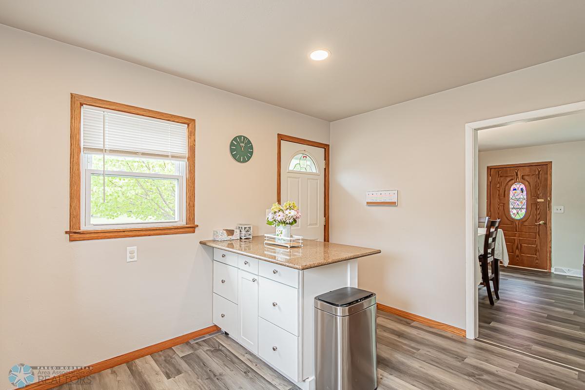 1626 17th St S, Fargo, ND 58103-16.jpg