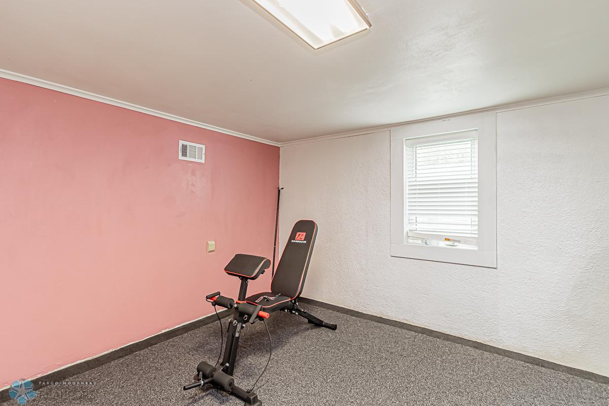 1626 17th St S, Fargo, ND 58103-23.jpg