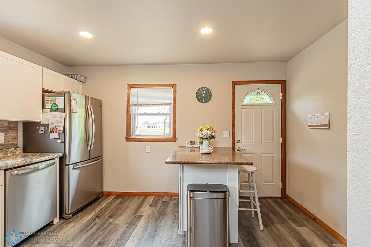 1626 17th St S, Fargo, ND 58103-14.jpg