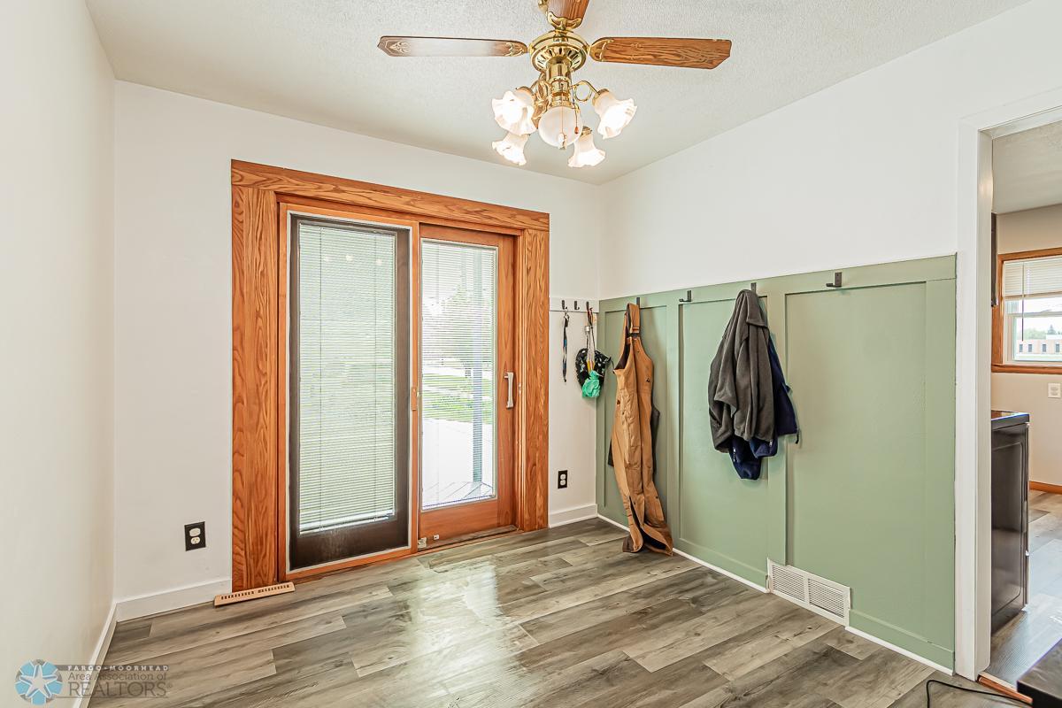 1626 17th St S, Fargo, ND 58103-10.jpg