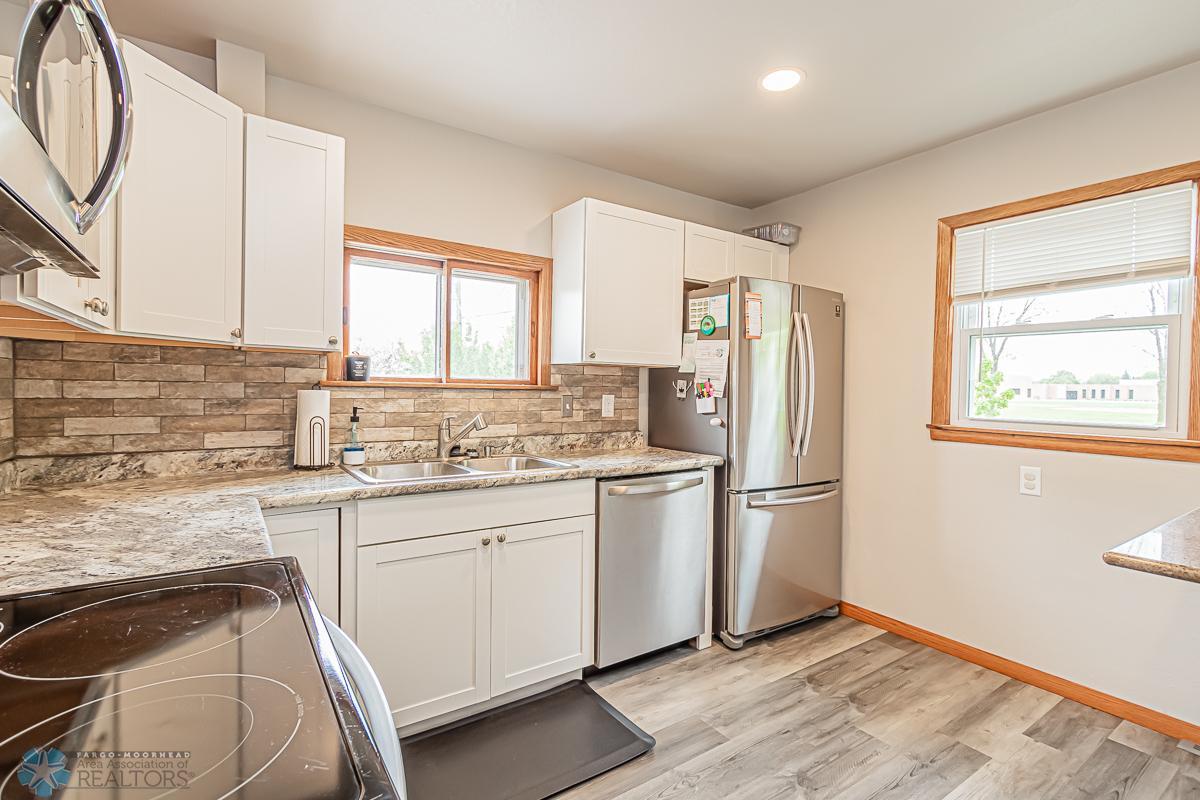 1626 17th St S, Fargo, ND 58103-15.jpg